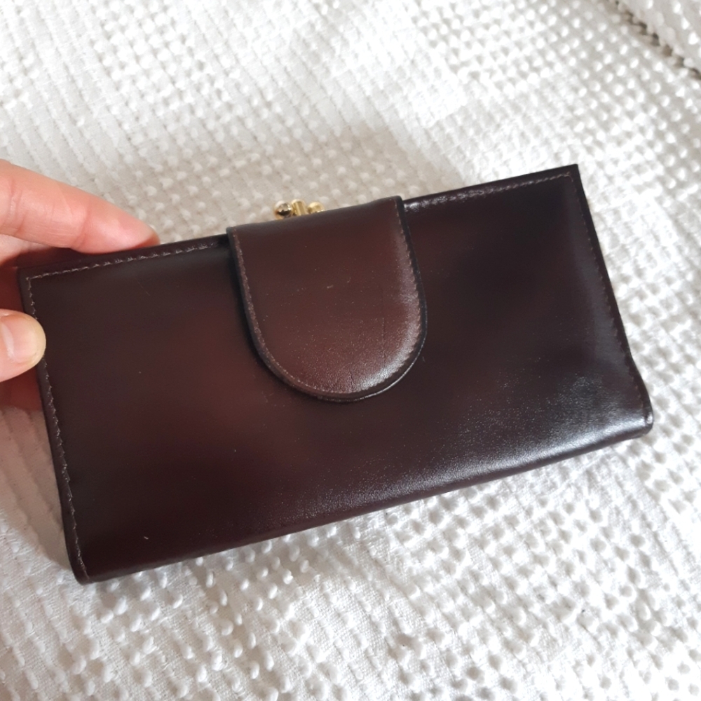 Real Leather Women's Pocketbook With Gold Double Kiss Clasp